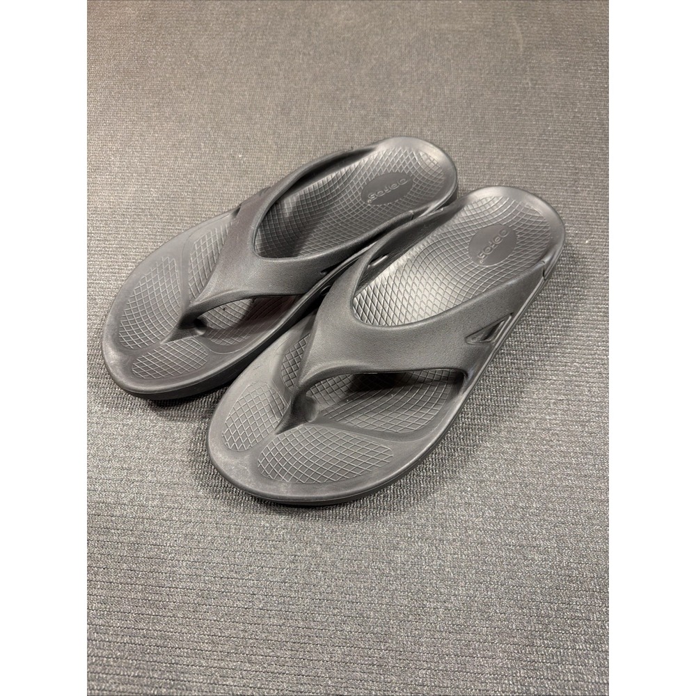 Oofos OORIGINAL Unisex' M11 W13 Thong Recovery Sandal Black
